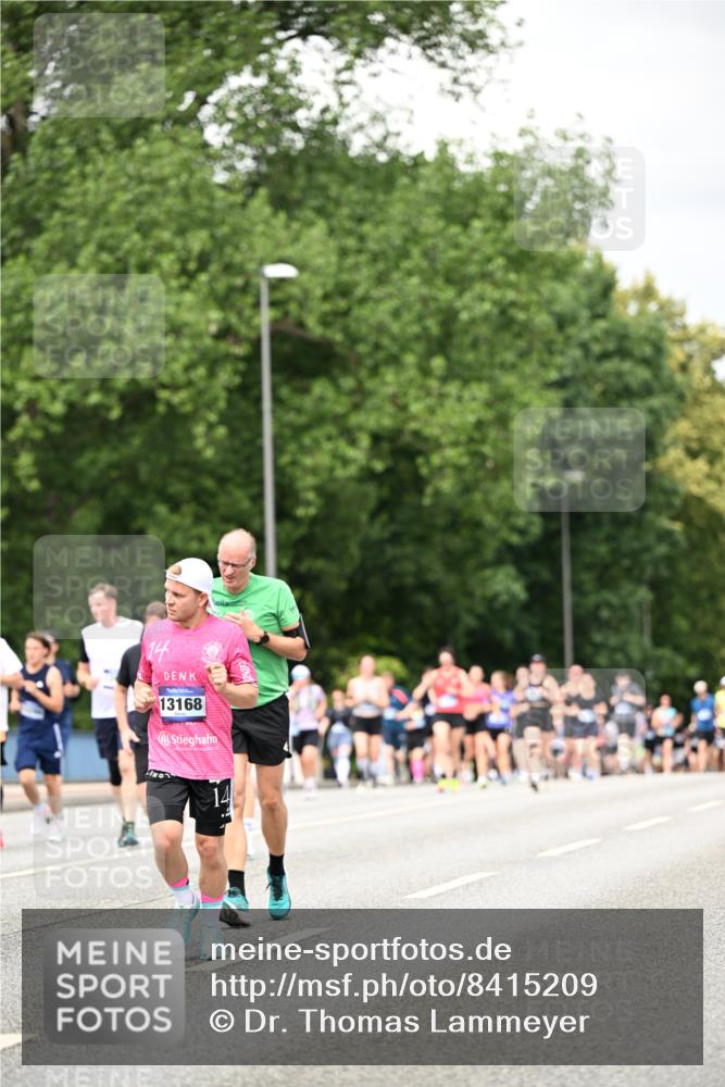 29.06.2025 - hella hamburg halbmarathon Dr. Thomas Lammeyer http://msf.ph/oto/8415209 29.06.2025 10:45:13 Kennedybrücke 1018, 1075, 1323, 2042, 2299, 3293, 3306, 3432, 4612, 4906, 5059, 5753, 6076, 6098, 6163, 6806, 7108, 7293, 7585, 7956, 8378, 8429, 8430, 8878, 9237, 9946, 9962, 10166, 10920, 10940, 11053, 11176 meine-sportfotos.de