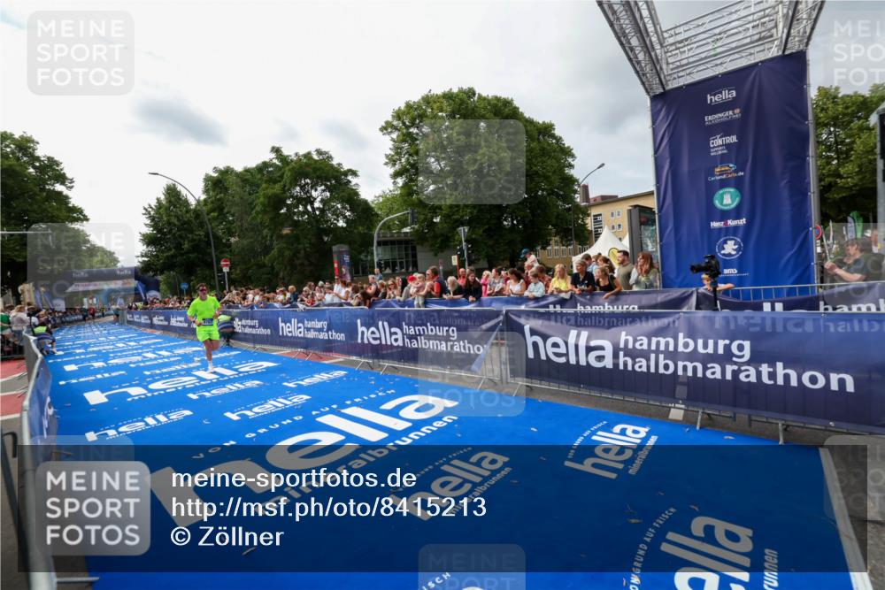 29.06.2025 - hella hamburg halbmarathon Zöllner http://msf.ph/oto/8415213 29.06.2025 10:26:03 Ziel 9767, 13779, 17003 meine-sportfotos.de