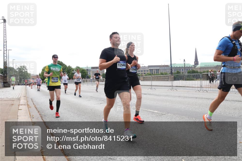 29.06.2025 - hella hamburg halbmarathon Lena Gebhardt http://msf.ph/oto/8415231 29.06.2025 10:26:10 Lombardsbrücke 12946, 19144, 12945, 3, 1300, 1479, 1481, 3617, 3765, 4267, 4268, 4315, 4378, 4797, 4844, 5497, 6159, 6663, 6905, 7929, 8276, 8306, 8357, 8674, 8881, 8942, 10104, 10219, 11107, 11139, 11596, 11699, 11828, 11859, 12074, 12505, 12826, 12827, 12838, 12945, 12946, 14063, 14179, 14223, 14356, 14726, 16289, 16354, 16381, 16927, 17369, 17712, 19144 meine-sportfotos.de