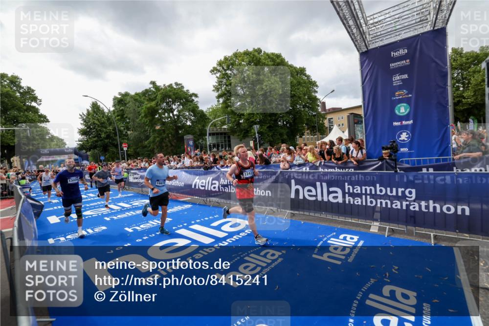 29.06.2025 - hella hamburg halbmarathon Zöllner http://msf.ph/oto/8415241 29.06.2025 10:48:59 Ziel 1381, 1452, 2260, 3213, 3985, 7067, 8889, 9661, 9695, 12421, 12534, 13009, 13183, 13688, 13976, 18873 meine-sportfotos.de