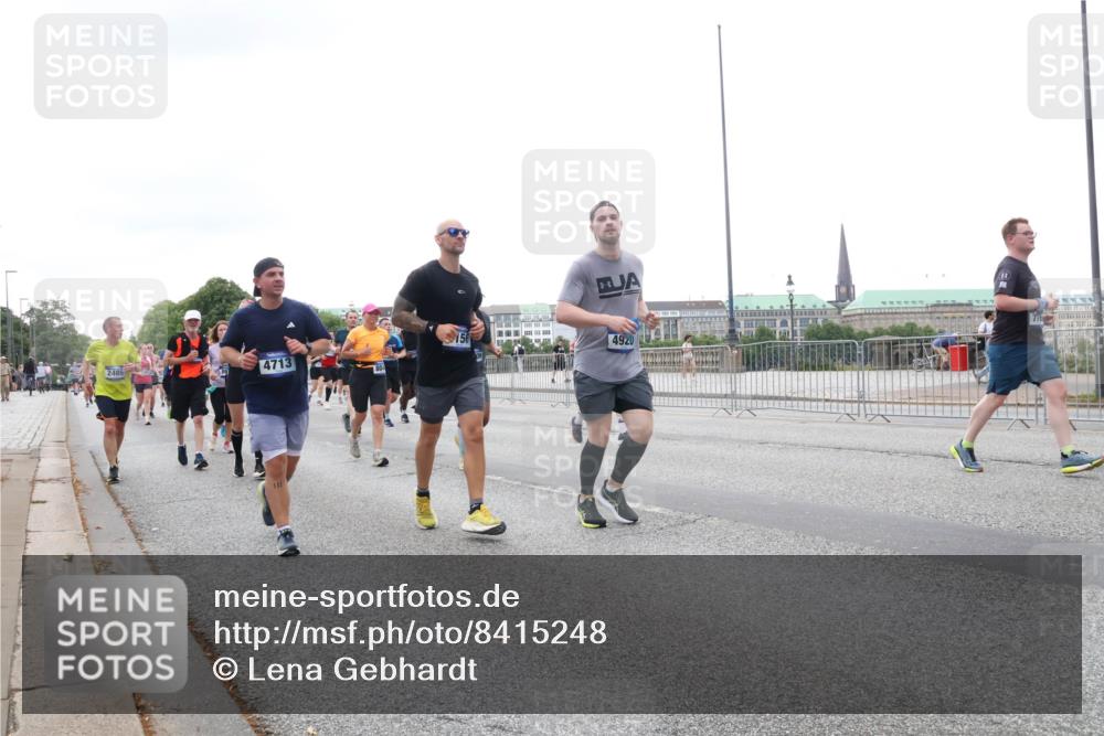 29.06.2025 - hella hamburg halbmarathon Lena Gebhardt http://msf.ph/oto/8415248 29.06.2025 10:51:31 Lombardsbrücke 156, 2485, 4713, 1203, 1404, 1478, 1617, 1997, 2202, 2308, 2380, 2484, 2485, 2593, 2736, 2778, 3240, 3934, 3991, 4156, 4652, 4713, 4748, 4808, 4878, 4920, 5286, 5291, 5357, 5394, 5530, 5534, 5716, 5717, 6007, 6091, 6885, 6945, 6947, 6954, 6961, 7012, 7769, 7770, 7771, 7841, 7871, 7992, 8040, 8125, 8399, 8410, 8672, 9166, 9167, 9340, 9462, 9582, 9583, 9763, 10496, 10521, 10693, 10830, 11034, 11052, 11252, 11268, 11575, 11875, 12065 meine-sportfotos.de