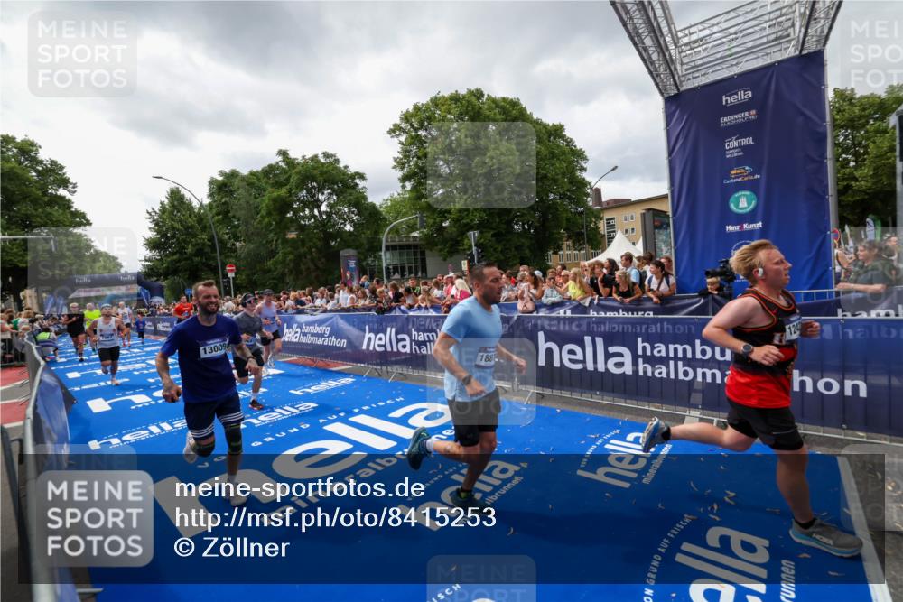 29.06.2025 - hella hamburg halbmarathon Zöllner http://msf.ph/oto/8415253 29.06.2025 10:49:00 Ziel 1381, 1452, 2260, 3213, 3985, 7067, 8821, 8889, 9661, 9695, 12421, 12534, 13009, 13183, 13688, 13976, 18873 meine-sportfotos.de
