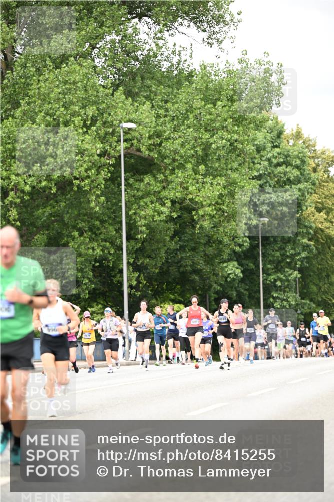 29.06.2025 - hella hamburg halbmarathon Dr. Thomas Lammeyer http://msf.ph/oto/8415255 29.06.2025 10:45:15 Kennedybrücke 1018, 1075, 1323, 2042, 2299, 3293, 3306, 4044, 4906, 5059, 5753, 6076, 6098, 6163, 6806, 7108, 7293, 7585, 7829, 7956, 8378, 8429, 8430, 8878, 9237, 9946, 9962, 10269, 10920, 10940, 11053, 11176 meine-sportfotos.de