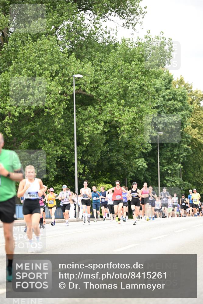 29.06.2025 - hella hamburg halbmarathon Dr. Thomas Lammeyer http://msf.ph/oto/8415261 29.06.2025 10:45:15 Kennedybrücke 1018, 1075, 1323, 2042, 2299, 3293, 3306, 4044, 4906, 5059, 5753, 6076, 6098, 6163, 6806, 7108, 7293, 7585, 7829, 7956, 8378, 8429, 8430, 8878, 9237, 9946, 9962, 10269, 10920, 10940, 11053, 11176 meine-sportfotos.de