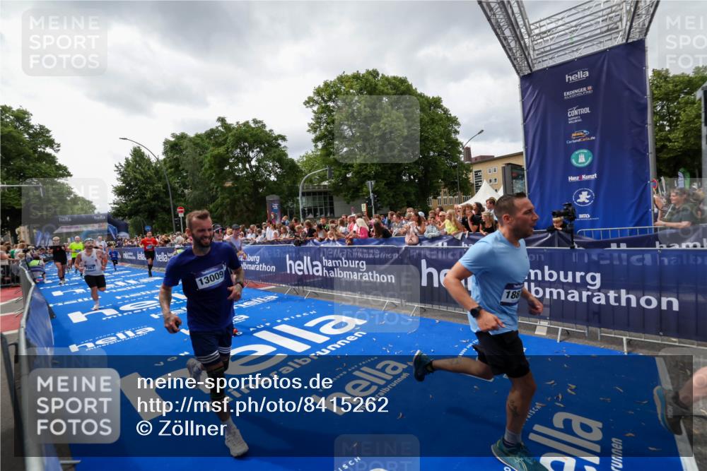 29.06.2025 - hella hamburg halbmarathon Zöllner http://msf.ph/oto/8415262 29.06.2025 10:49:00 Ziel 1381, 1452, 2260, 3213, 3985, 7067, 8821, 8889, 9661, 9695, 12421, 12534, 13009, 13183, 13688, 13976, 18873 meine-sportfotos.de