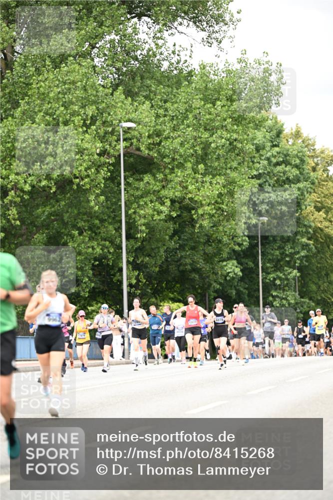 29.06.2025 - hella hamburg halbmarathon Dr. Thomas Lammeyer http://msf.ph/oto/8415268 29.06.2025 10:45:16 Kennedybrücke 1018, 1075, 1323, 2042, 2299, 3293, 3306, 4044, 4906, 5753, 6076, 6098, 6163, 6806, 7108, 7293, 7585, 7829, 7956, 8378, 8429, 8430, 8878, 9237, 9946, 9962, 10269, 10644, 10920, 10940, 11053, 11176 meine-sportfotos.de