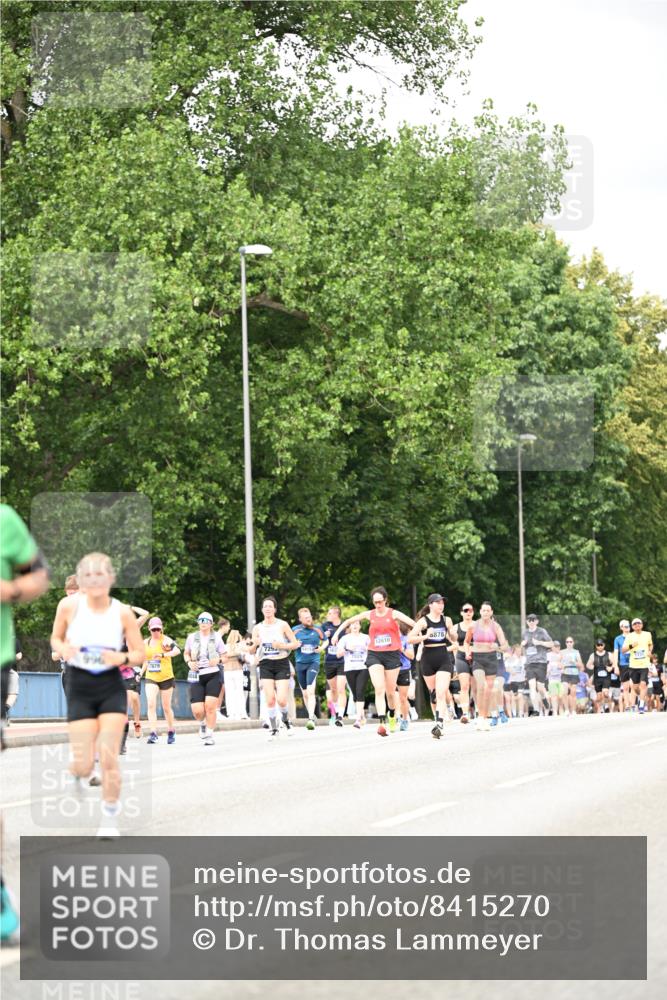 29.06.2025 - hella hamburg halbmarathon Dr. Thomas Lammeyer http://msf.ph/oto/8415270 29.06.2025 10:45:16 Kennedybrücke 1018, 1075, 1323, 2042, 2299, 3293, 3306, 4044, 4906, 5753, 6076, 6098, 6163, 6806, 7108, 7293, 7585, 7829, 7956, 8378, 8429, 8430, 8878, 9237, 9946, 9962, 10269, 10644, 10920, 10940, 11053, 11176 meine-sportfotos.de