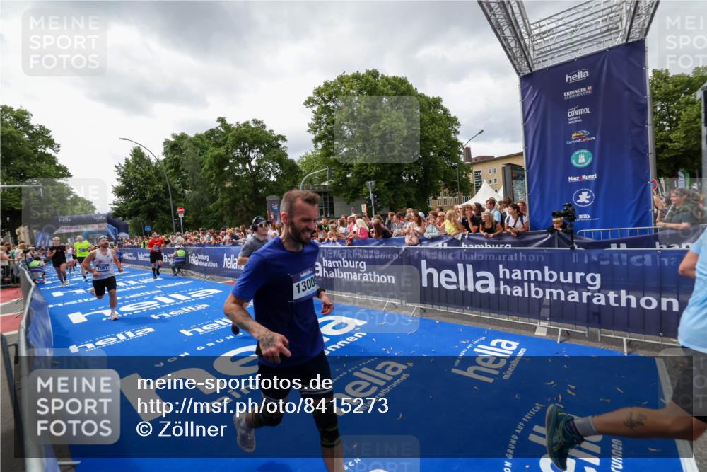 29.06.2025 - hella hamburg halbmarathon Zöllner http://msf.ph/oto/8415273 29.06.2025 10:49:01 Ziel 1381, 1452, 2260, 3213, 3985, 7067, 7297, 8821, 8889, 9661, 9695, 12534, 13009, 13183, 13688, 13976, 18873 meine-sportfotos.de