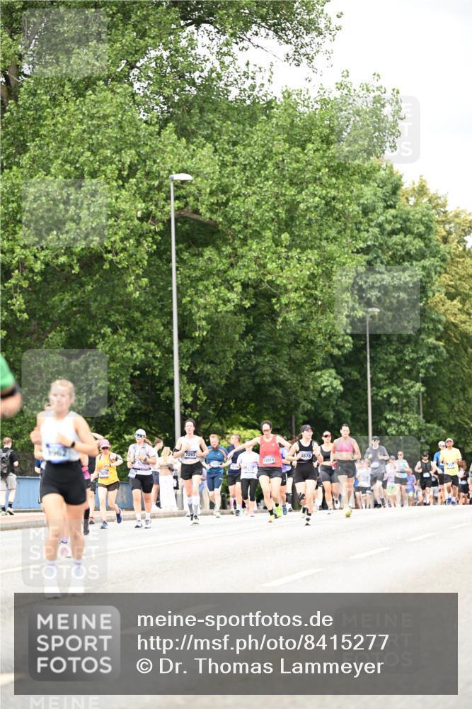 29.06.2025 - hella hamburg halbmarathon Dr. Thomas Lammeyer http://msf.ph/oto/8415277 29.06.2025 10:45:16 Kennedybrücke 1018, 1075, 1323, 2042, 2299, 3293, 3306, 4044, 4906, 5753, 6076, 6098, 6163, 6806, 7108, 7293, 7585, 7829, 7956, 8378, 8429, 8430, 8878, 9237, 9946, 9962, 10269, 10644, 10920, 10940, 11053, 11176 meine-sportfotos.de