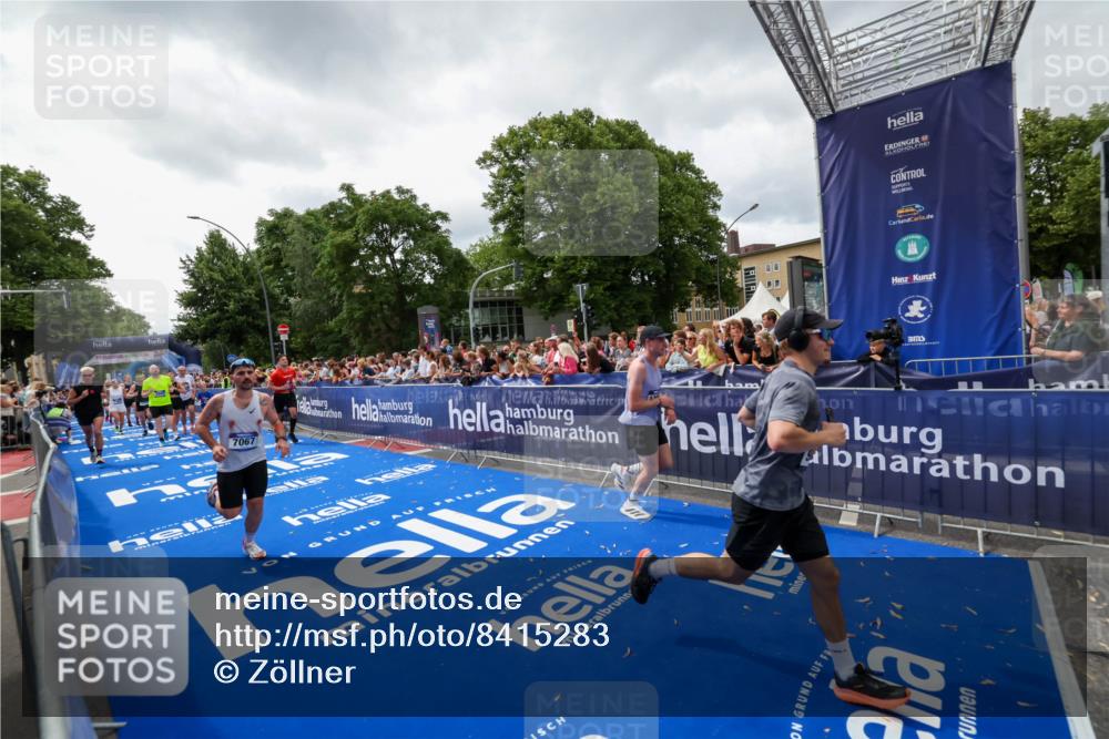 29.06.2025 - hella hamburg halbmarathon Zöllner http://msf.ph/oto/8415283 29.06.2025 10:49:01 Ziel 1381, 1452, 2260, 3213, 3985, 7067, 7297, 8821, 8889, 9661, 9695, 12534, 13009, 13183, 13688, 13976, 18873 meine-sportfotos.de