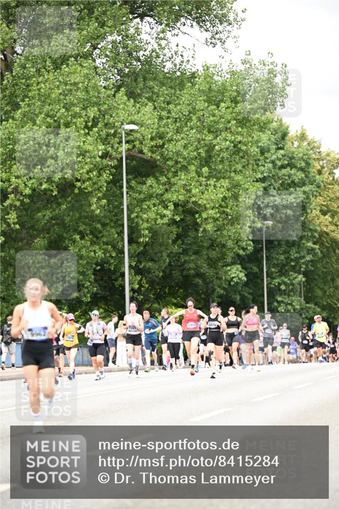 29.06.2025 - hella hamburg halbmarathon Dr. Thomas Lammeyer http://msf.ph/oto/8415284 29.06.2025 10:45:16 Kennedybrücke 1018, 1075, 1323, 2042, 2299, 3293, 3306, 4044, 4906, 5753, 6076, 6098, 6163, 6806, 7108, 7293, 7585, 7829, 7956, 8378, 8429, 8430, 8878, 9237, 9946, 9962, 10269, 10644, 10920, 10940, 11053, 11176 meine-sportfotos.de