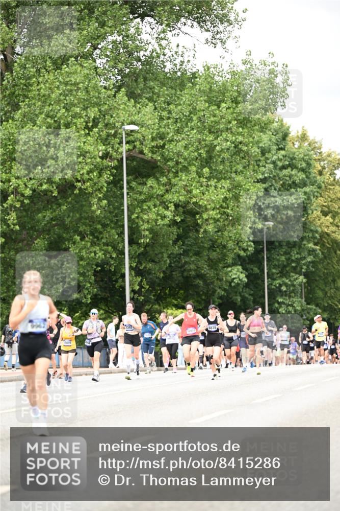 29.06.2025 - hella hamburg halbmarathon Dr. Thomas Lammeyer http://msf.ph/oto/8415286 29.06.2025 10:45:16 Kennedybrücke 1018, 1075, 1323, 2042, 2299, 3293, 3306, 4044, 4906, 5753, 6076, 6098, 6163, 6806, 7108, 7293, 7585, 7829, 7956, 8378, 8429, 8430, 8878, 9237, 9946, 9962, 10269, 10644, 10920, 10940, 11053, 11176 meine-sportfotos.de