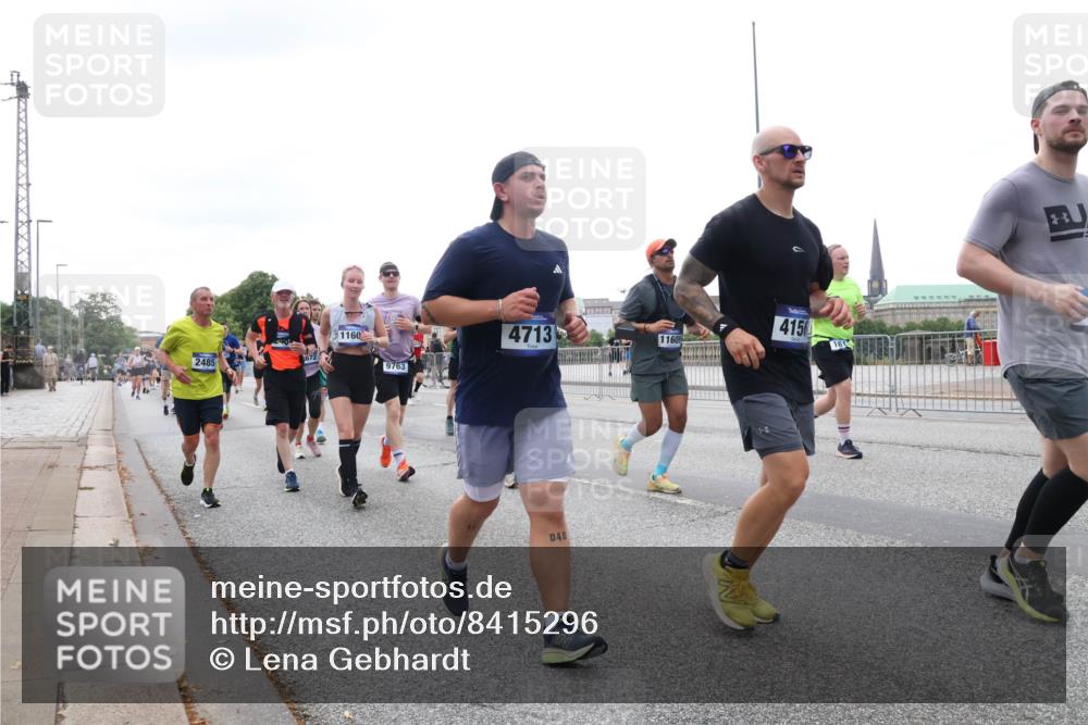 29.06.2025 - hella hamburg halbmarathon Lena Gebhardt http://msf.ph/oto/8415296 29.06.2025 10:51:32 Lombardsbrücke 2485, 1160, 9763, 4713, 415, 161, 040, 1203, 1404, 1478, 1617, 1997, 2202, 2308, 2380, 2484, 2485, 2593, 2736, 2778, 3240, 3934, 3991, 4156, 4652, 4713, 4748, 4808, 4878, 4920, 5291, 5357, 5394, 5530, 5534, 5716, 5717, 6007, 6091, 6604, 6885, 6945, 6947, 6954, 6961, 7012, 7769, 7770, 7771, 7841, 7871, 7992, 8040, 8125, 8399, 8410, 8672, 9166, 9167, 9340, 9462, 9582, 9583, 9763, 10496, 10521, 10693, 10830, 11034, 11252, 11268, 11575, 11875, 12065 meine-sportfotos.de