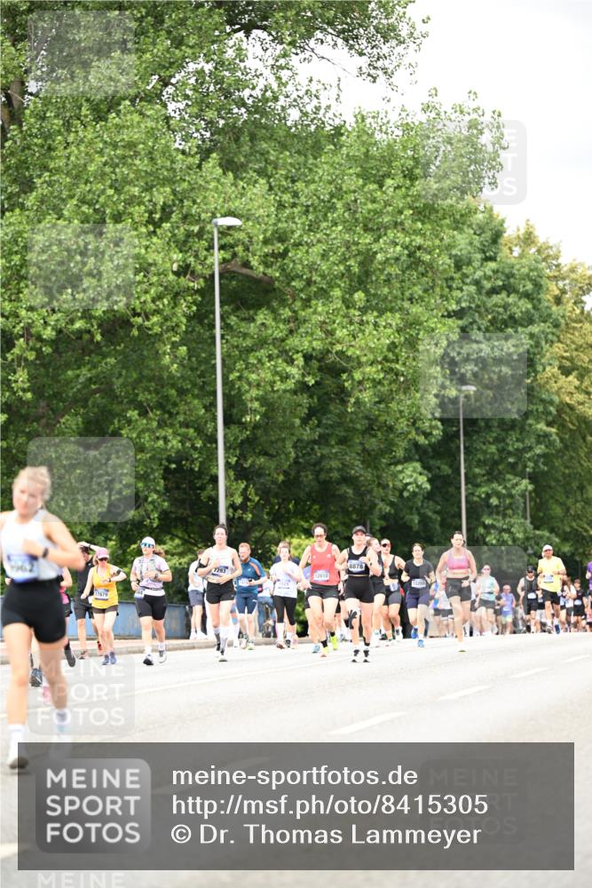 29.06.2025 - hella hamburg halbmarathon Dr. Thomas Lammeyer http://msf.ph/oto/8415305 29.06.2025 10:45:17 Kennedybrücke 1018, 1075, 1323, 2042, 3293, 3306, 4044, 4906, 5753, 6076, 6088, 6098, 6163, 6806, 7108, 7293, 7585, 7829, 7956, 8378, 8429, 8430, 8878, 9237, 9962, 10269, 10644, 10920, 10940, 11053, 11176 meine-sportfotos.de