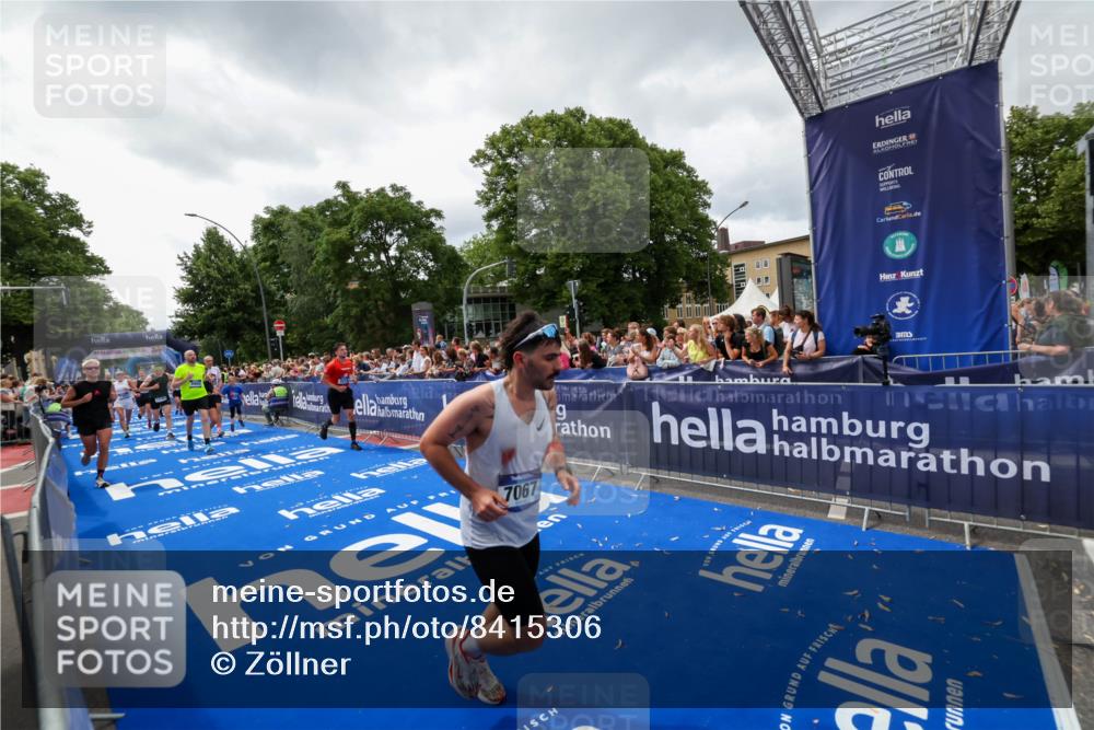 29.06.2025 - hella hamburg halbmarathon Zöllner http://msf.ph/oto/8415306 29.06.2025 10:49:02 Ziel 1381, 1452, 2260, 3213, 3985, 7067, 7297, 8302, 8821, 8889, 9661, 9695, 12534, 13183, 13688, 13976, 17632 meine-sportfotos.de