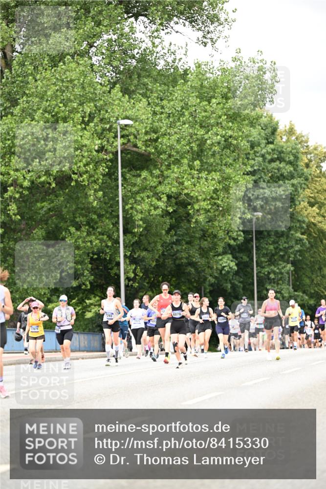 29.06.2025 - hella hamburg halbmarathon Dr. Thomas Lammeyer http://msf.ph/oto/8415330 29.06.2025 10:45:18 Kennedybrücke 1018, 1075, 1323, 1731, 2042, 3306, 4044, 4638, 4906, 5753, 6076, 6088, 6098, 6163, 6806, 7108, 7293, 7585, 7829, 7956, 8378, 8429, 8430, 8878, 9237, 9962, 10269, 10644, 10920, 10940, 11053, 11176 meine-sportfotos.de
