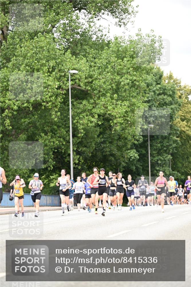 29.06.2025 - hella hamburg halbmarathon Dr. Thomas Lammeyer http://msf.ph/oto/8415336 29.06.2025 10:45:18 Kennedybrücke 1018, 1075, 1323, 1731, 2042, 3306, 4044, 4638, 4906, 5753, 6076, 6088, 6098, 6163, 6806, 7108, 7293, 7585, 7829, 7956, 8378, 8429, 8430, 8878, 9237, 9962, 10269, 10644, 10920, 10940, 11053, 11176 meine-sportfotos.de