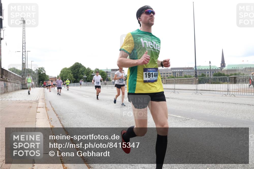 29.06.2025 - hella hamburg halbmarathon Lena Gebhardt http://msf.ph/oto/8415347 29.06.2025 10:26:11 Lombardsbrücke 14179, 19144, 1300, 1479, 1481, 3617, 3765, 4267, 4268, 4315, 4378, 4797, 4844, 5497, 6159, 6663, 6905, 7929, 8276, 8306, 8357, 8674, 8881, 8942, 10104, 10219, 11107, 11139, 11596, 11699, 11828, 11859, 12074, 12505, 12826, 12827, 12838, 12945, 12946, 13264, 14063, 14179, 14223, 14356, 14726, 14930, 16354, 16927, 17369, 17712, 19144 meine-sportfotos.de