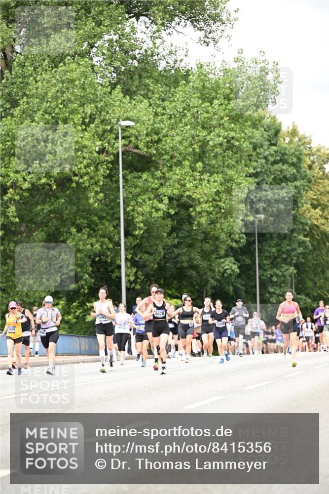 29.06.2025 - hella hamburg halbmarathon Dr. Thomas Lammeyer http://msf.ph/oto/8415356 29.06.2025 10:45:18 Kennedybrücke 1018, 1075, 1323, 1731, 2042, 3306, 4044, 4638, 4906, 5753, 6076, 6088, 6098, 6163, 6806, 7108, 7293, 7585, 7829, 7956, 8378, 8429, 8430, 8878, 9237, 9962, 10269, 10644, 10920, 10940, 11053, 11176 meine-sportfotos.de