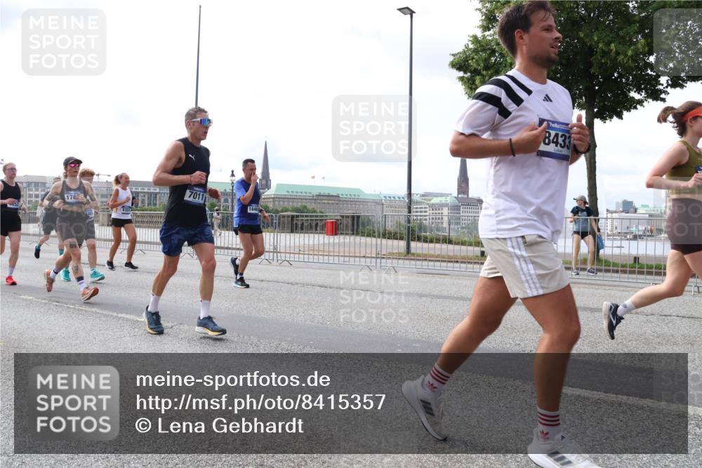 29.06.2025 - hella hamburg halbmarathon Lena Gebhardt http://msf.ph/oto/8415357 29.06.2025 10:17:32 Lombardsbrücke 1762, 8351, 7011, 1846, 8433, 1015, 1083, 1137, 1204, 1274, 1298, 1348, 1356, 1458, 1477, 1749, 1795, 2094, 2259, 2305, 2548, 2860, 2908, 3138, 3210, 3292, 3464, 3466, 3802, 3803, 4194, 4218, 4852, 5002, 5023, 5390, 5611, 5733, 5929, 5930, 5995, 6126, 6128, 6254, 6336, 6352, 6520, 6522, 6786, 7011, 7258, 7291, 7410, 7413, 7445, 7566, 7647, 7844, 7945, 8144, 8210, 8253, 8309, 8351, 8433, 8558, 8895, 8983, 9152, 9259, 9400, 9798, 9848 meine-sportfotos.de