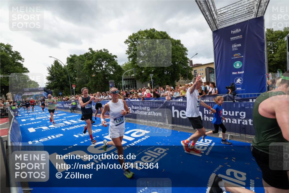 29.06.2025 - hella hamburg halbmarathon Zöllner http://msf.ph/oto/8415364 29.06.2025 10:49:06 Ziel 1381, 1452, 2260, 3985, 4832, 4847, 4890, 7297, 8302, 8821, 8889, 9695, 13183, 13614, 13688, 16627, 17632 meine-sportfotos.de