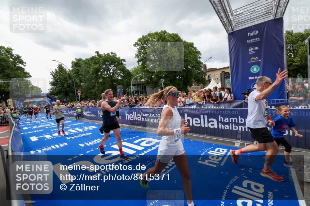 29.06.2025 - hella hamburg halbmarathon Zöllner http://msf.ph/oto/8415371 29.06.2025 10:49:06 Ziel 1381, 1452, 2260, 3985, 4832, 4847, 4890, 7297, 8302, 8821, 8889, 9695, 13183, 13614, 13688, 16627, 17632 meine-sportfotos.de