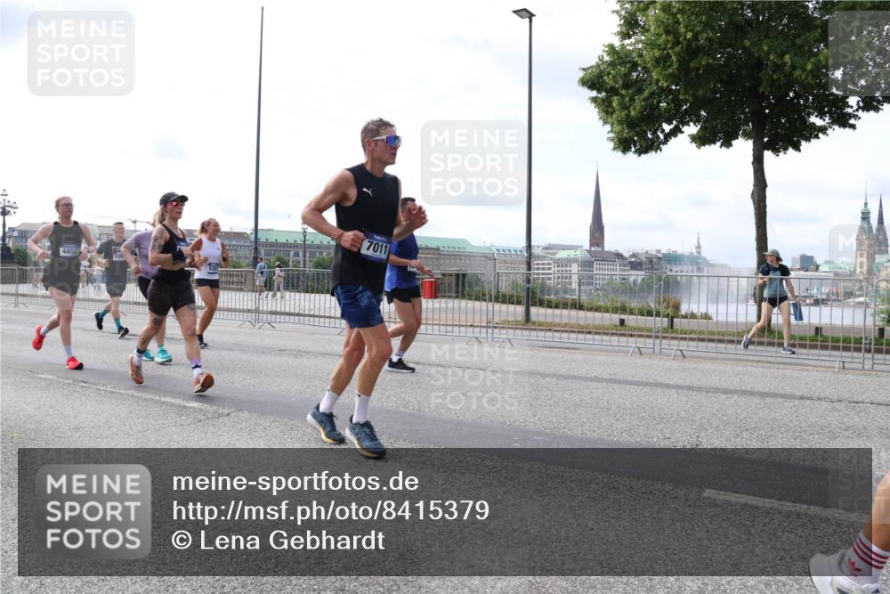 29.06.2025 - hella hamburg halbmarathon Lena Gebhardt http://msf.ph/oto/8415379 29.06.2025 10:17:32 Lombardsbrücke 4852, 7011, 1015, 1083, 1137, 1204, 1274, 1298, 1348, 1356, 1458, 1477, 1749, 1795, 2094, 2259, 2305, 2548, 2860, 2908, 3138, 3210, 3292, 3464, 3466, 3802, 3803, 4194, 4218, 4852, 5002, 5023, 5390, 5611, 5733, 5929, 5930, 5995, 6126, 6128, 6254, 6336, 6352, 6520, 6522, 6786, 7011, 7258, 7291, 7410, 7413, 7445, 7566, 7647, 7844, 7945, 8144, 8210, 8253, 8309, 8351, 8433, 8558, 8895, 8983, 9152, 9259, 9400, 9798, 9848 meine-sportfotos.de