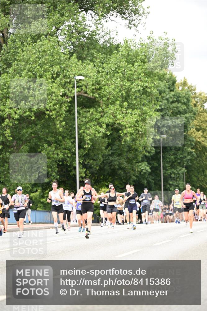 29.06.2025 - hella hamburg halbmarathon Dr. Thomas Lammeyer http://msf.ph/oto/8415386 29.06.2025 10:45:19 Kennedybrücke 1018, 1075, 1323, 1731, 3306, 4044, 4638, 4906, 5753, 6076, 6088, 6098, 6163, 6806, 7293, 7585, 7829, 7956, 8378, 8429, 8430, 8878, 9237, 9962, 10269, 10644, 10920, 10940, 11053, 11176 meine-sportfotos.de