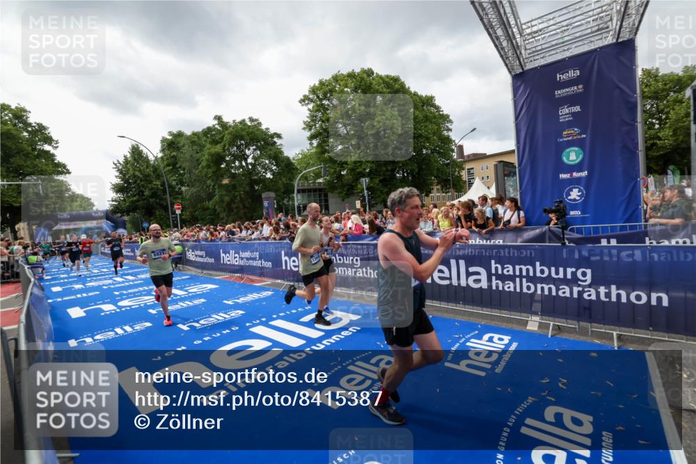29.06.2025 - hella hamburg halbmarathon Zöllner http://msf.ph/oto/8415387 29.06.2025 10:49:07 Ziel 1381, 1452, 4832, 4847, 4890, 7297, 8302, 8821, 9695, 13614, 13688, 16627, 17173, 17632, 18598 meine-sportfotos.de