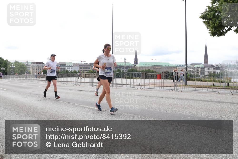 29.06.2025 - hella hamburg halbmarathon Lena Gebhardt http://msf.ph/oto/8415392 29.06.2025 10:26:13 Lombardsbrücke 14726, 14179, 1300, 1479, 3617, 3765, 4267, 4268, 4315, 4797, 4844, 5497, 6159, 6663, 6905, 7929, 8276, 8306, 8357, 8674, 8942, 10104, 10219, 11107, 11139, 11596, 11699, 11828, 11859, 12074, 12126, 12826, 12827, 12838, 12945, 12946, 13264, 14063, 14179, 14223, 14356, 14726, 14930, 16927, 17369, 17712, 19144 meine-sportfotos.de