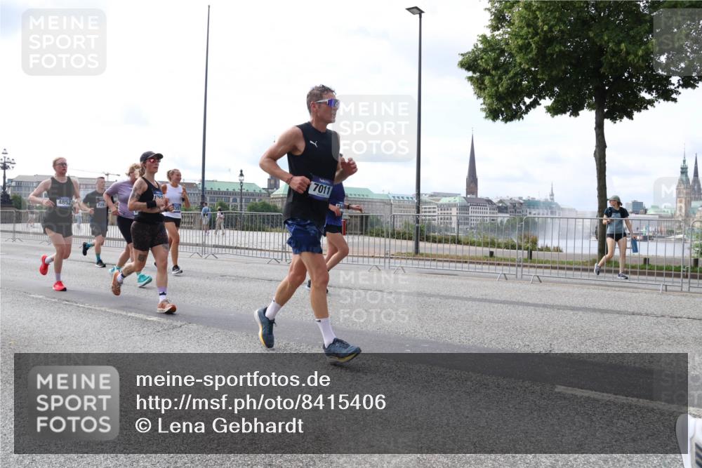 29.06.2025 - hella hamburg halbmarathon Lena Gebhardt http://msf.ph/oto/8415406 29.06.2025 10:17:32 Lombardsbrücke 4852, 729, 3351, 7011, 1015, 1083, 1137, 1204, 1274, 1298, 1348, 1356, 1458, 1477, 1749, 1795, 2094, 2259, 2305, 2548, 2860, 2908, 3138, 3210, 3292, 3464, 3466, 3802, 3803, 4194, 4218, 4852, 5002, 5023, 5390, 5611, 5733, 5929, 5930, 5995, 6126, 6128, 6254, 6336, 6352, 6520, 6522, 6786, 7011, 7258, 7291, 7410, 7413, 7445, 7566, 7647, 7844, 7945, 8144, 8210, 8253, 8309, 8351, 8433, 8558, 8895, 8983, 9152, 9259, 9400, 9798, 9848 meine-sportfotos.de