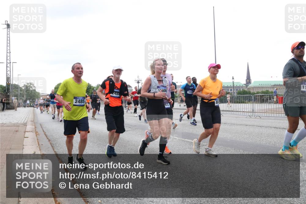 29.06.2025 - hella hamburg halbmarathon Lena Gebhardt http://msf.ph/oto/8415412 29.06.2025 10:51:33 Lombardsbrücke 2485, 2484, 202, 1608, 13598, 63, 80, 11, 1203, 1404, 1478, 1617, 1997, 2202, 2308, 2380, 2484, 2485, 2593, 2736, 2778, 3240, 3934, 3991, 4156, 4652, 4713, 4748, 4808, 4878, 4920, 5291, 5357, 5394, 5530, 5534, 5716, 5717, 6007, 6091, 6604, 6885, 6945, 6947, 6954, 6961, 7012, 7769, 7841, 7871, 7992, 8040, 8125, 8399, 8410, 8672, 9166, 9167, 9220, 9340, 9462, 9582, 9583, 9594, 9673, 9763, 10496, 10521, 10693, 10830, 11034, 11268, 11575, 11875, 12065 meine-sportfotos.de