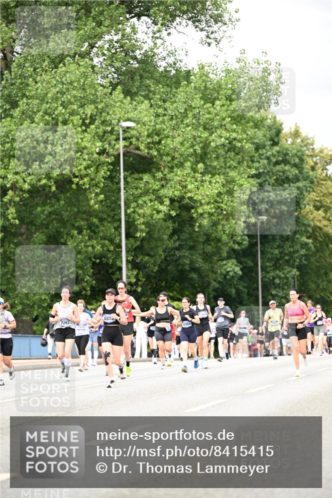 29.06.2025 - hella hamburg halbmarathon Dr. Thomas Lammeyer http://msf.ph/oto/8415415 29.06.2025 10:45:20 Kennedybrücke 1018, 1075, 1323, 1731, 3306, 4044, 4638, 4906, 5549, 5753, 6076, 6088, 6098, 6163, 6806, 7293, 7585, 7829, 7956, 8429, 8430, 8878, 9237, 9962, 10269, 10644, 10920, 10940, 11053, 11176 meine-sportfotos.de