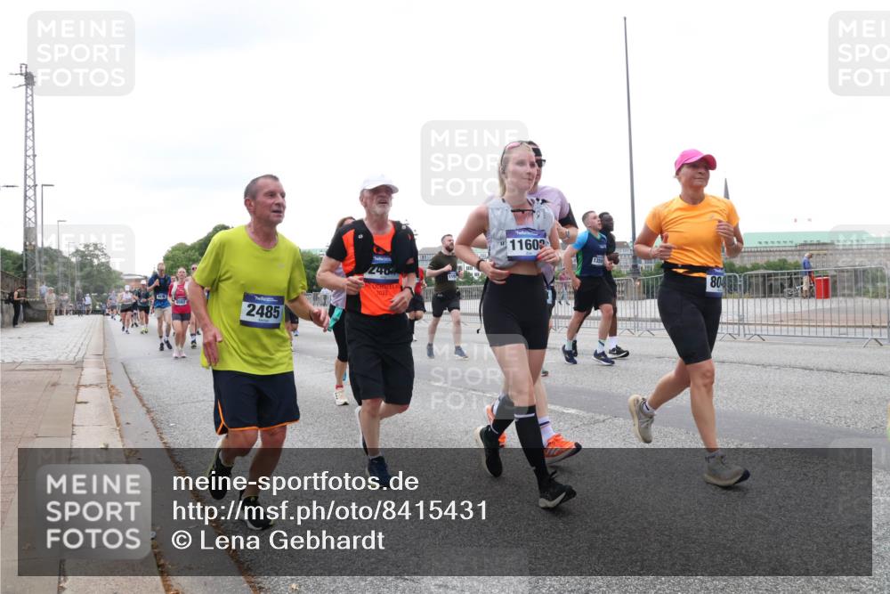 29.06.2025 - hella hamburg halbmarathon Lena Gebhardt http://msf.ph/oto/8415431 29.06.2025 10:51:34 Lombardsbrücke 2485, 240, 11603, 804, 1203, 1404, 1478, 1617, 1997, 2202, 2308, 2380, 2484, 2485, 2593, 2736, 2778, 3240, 3934, 3991, 4156, 4652, 4713, 4748, 4808, 4878, 4920, 5291, 5357, 5394, 5530, 5534, 5716, 5717, 6007, 6091, 6604, 6885, 6945, 6947, 6954, 6961, 7012, 7769, 7841, 7871, 7992, 8040, 8125, 8399, 8410, 8672, 9166, 9167, 9220, 9340, 9462, 9582, 9583, 9590, 9594, 9673, 9763, 10496, 10521, 10693, 10830, 11034, 11268, 11575, 11875, 12065 meine-sportfotos.de