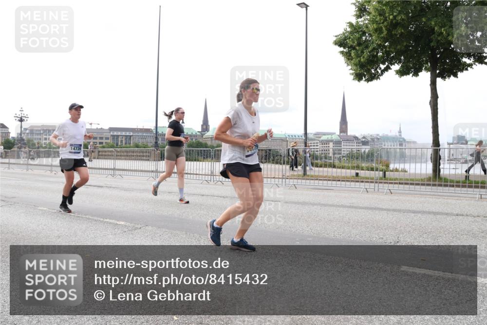 29.06.2025 - hella hamburg halbmarathon Lena Gebhardt http://msf.ph/oto/8415432 29.06.2025 10:26:14 Lombardsbrücke 14726, 1300, 1479, 3617, 4267, 4268, 4315, 4797, 4844, 5497, 6159, 6663, 6905, 7929, 8276, 8306, 8357, 8674, 8942, 10104, 10219, 11107, 11139, 11596, 11699, 11828, 11859, 12074, 12126, 12826, 12827, 12838, 12945, 12946, 13264, 14063, 14179, 14223, 14356, 14726, 14930, 16927, 17369, 17712, 18087, 19144 meine-sportfotos.de