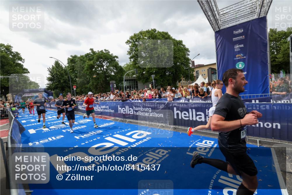 29.06.2025 - hella hamburg halbmarathon Zöllner http://msf.ph/oto/8415437 29.06.2025 10:49:10 Ziel 4832, 4847, 4890, 6389, 7297, 8302, 10184, 13614, 15523, 16414, 16627, 16731, 17173, 17632, 18598, 18842 meine-sportfotos.de
