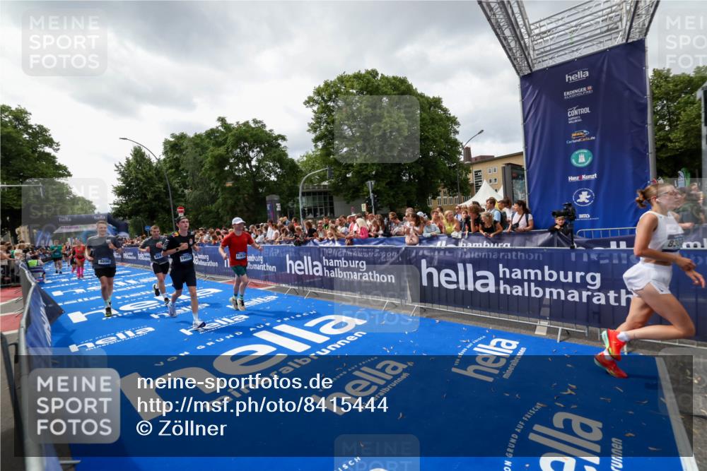 29.06.2025 - hella hamburg halbmarathon Zöllner http://msf.ph/oto/8415444 29.06.2025 10:49:10 Ziel 4832, 4847, 4890, 6389, 7297, 8302, 10184, 13614, 15523, 16414, 16627, 16731, 17173, 17632, 18598, 18842 meine-sportfotos.de