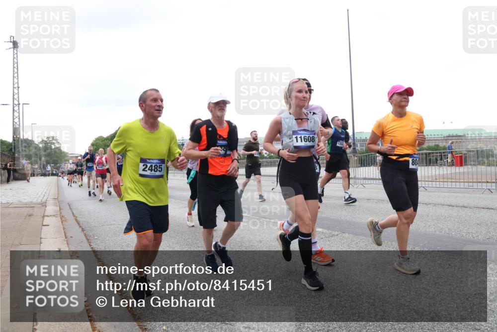 29.06.2025 - hella hamburg halbmarathon Lena Gebhardt http://msf.ph/oto/8415451 29.06.2025 10:51:34 Lombardsbrücke 2485, 2023, 11608, 135, 1203, 1404, 1478, 1617, 1997, 2202, 2308, 2380, 2484, 2485, 2593, 2736, 2778, 3240, 3934, 3991, 4156, 4652, 4713, 4748, 4808, 4878, 4920, 5291, 5357, 5394, 5530, 5534, 5716, 5717, 6007, 6091, 6604, 6885, 6945, 6947, 6954, 6961, 7012, 7769, 7841, 7871, 7992, 8040, 8125, 8399, 8410, 8672, 9166, 9167, 9220, 9340, 9462, 9582, 9583, 9590, 9594, 9673, 9763, 10496, 10521, 10693, 10830, 11034, 11268, 11575, 11875, 12065 meine-sportfotos.de