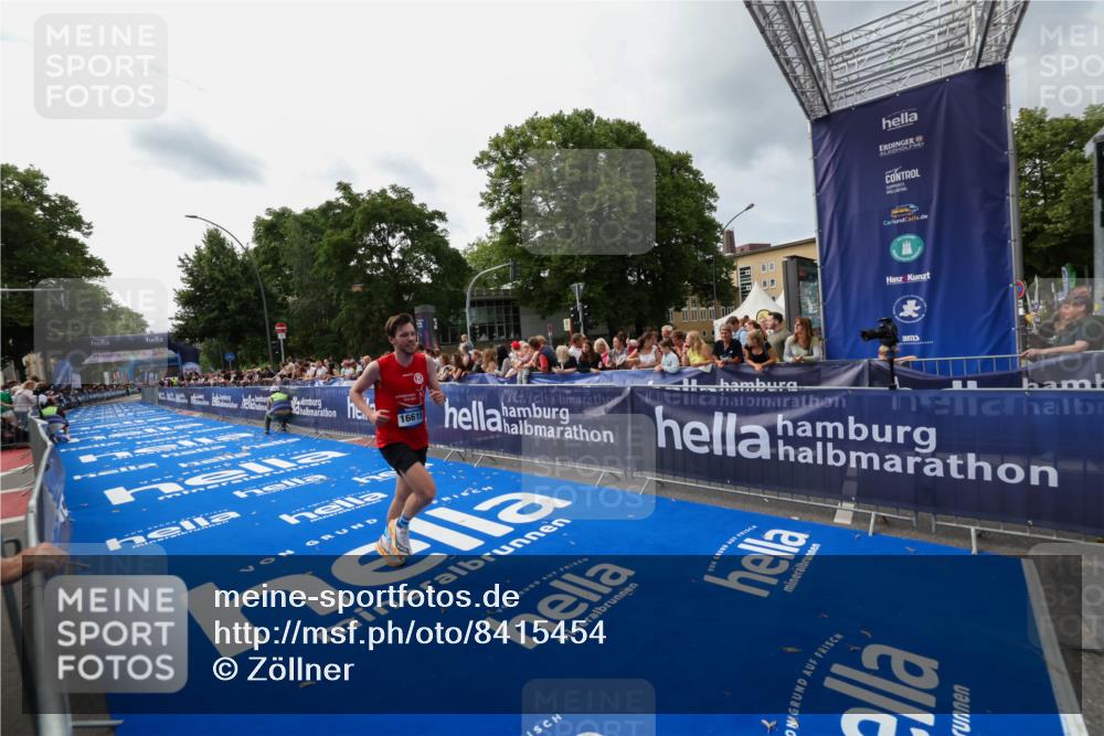 29.06.2025 - hella hamburg halbmarathon Zöllner http://msf.ph/oto/8415454 29.06.2025 10:26:13 Ziel 16615 meine-sportfotos.de