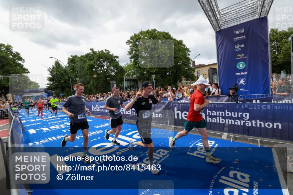 29.06.2025 - hella hamburg halbmarathon Zöllner http://msf.ph/oto/8415463 29.06.2025 10:49:12 Ziel 2013, 4832, 4847, 4890, 6389, 10184, 13614, 15523, 16414, 16627, 16731, 17173, 18598, 18842 meine-sportfotos.de