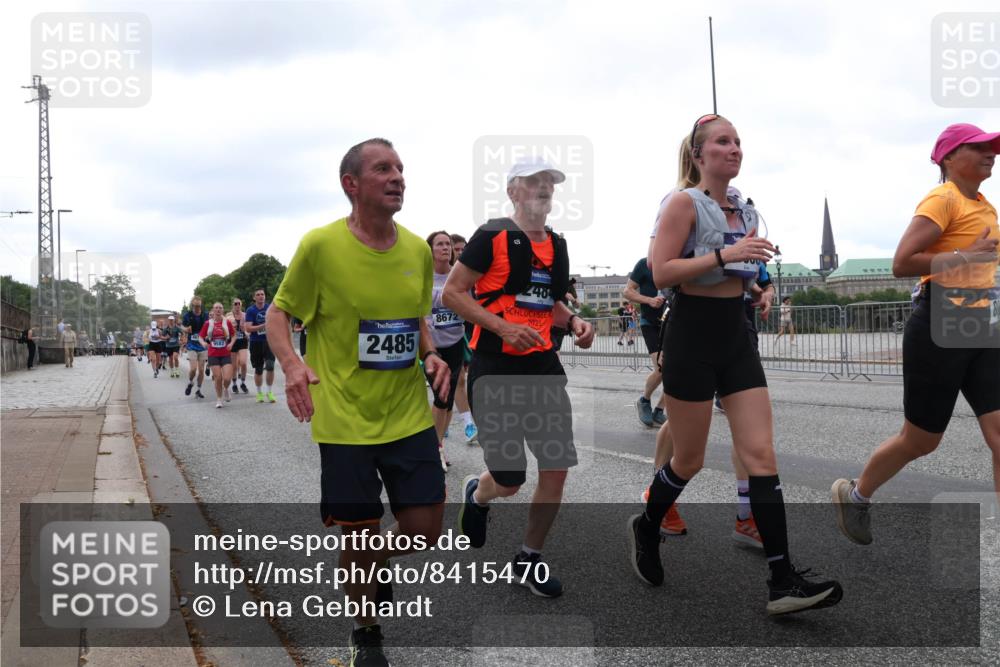 29.06.2025 - hella hamburg halbmarathon Lena Gebhardt http://msf.ph/oto/8415470 29.06.2025 10:51:34 Lombardsbrücke 2485, 8672, 2404, 2023, 1203, 1404, 1478, 1617, 1997, 2202, 2308, 2380, 2484, 2485, 2593, 2736, 2778, 3240, 3934, 3991, 4156, 4652, 4713, 4748, 4808, 4878, 4920, 5291, 5357, 5394, 5530, 5534, 5716, 5717, 6007, 6091, 6604, 6885, 6945, 6947, 6954, 6961, 7012, 7769, 7841, 7871, 7992, 8040, 8125, 8399, 8410, 8672, 9166, 9167, 9220, 9340, 9462, 9582, 9583, 9590, 9594, 9673, 9763, 10496, 10521, 10693, 10830, 11034, 11268, 11575, 11875, 12065 meine-sportfotos.de