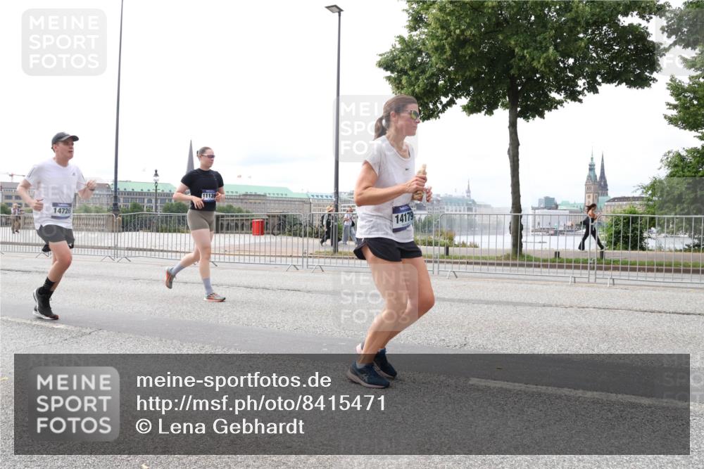 29.06.2025 - hella hamburg halbmarathon Lena Gebhardt http://msf.ph/oto/8415471 29.06.2025 10:26:14 Lombardsbrücke 14726, 11139, 14179, 1300, 1479, 3617, 4267, 4268, 4315, 4797, 4844, 5497, 6159, 6663, 6905, 7929, 8276, 8306, 8357, 8674, 8942, 10104, 10219, 11107, 11139, 11596, 11699, 11828, 11859, 12074, 12126, 12826, 12827, 12838, 12945, 12946, 13264, 14063, 14179, 14223, 14356, 14726, 14930, 16927, 17369, 17712, 18087, 19144 meine-sportfotos.de