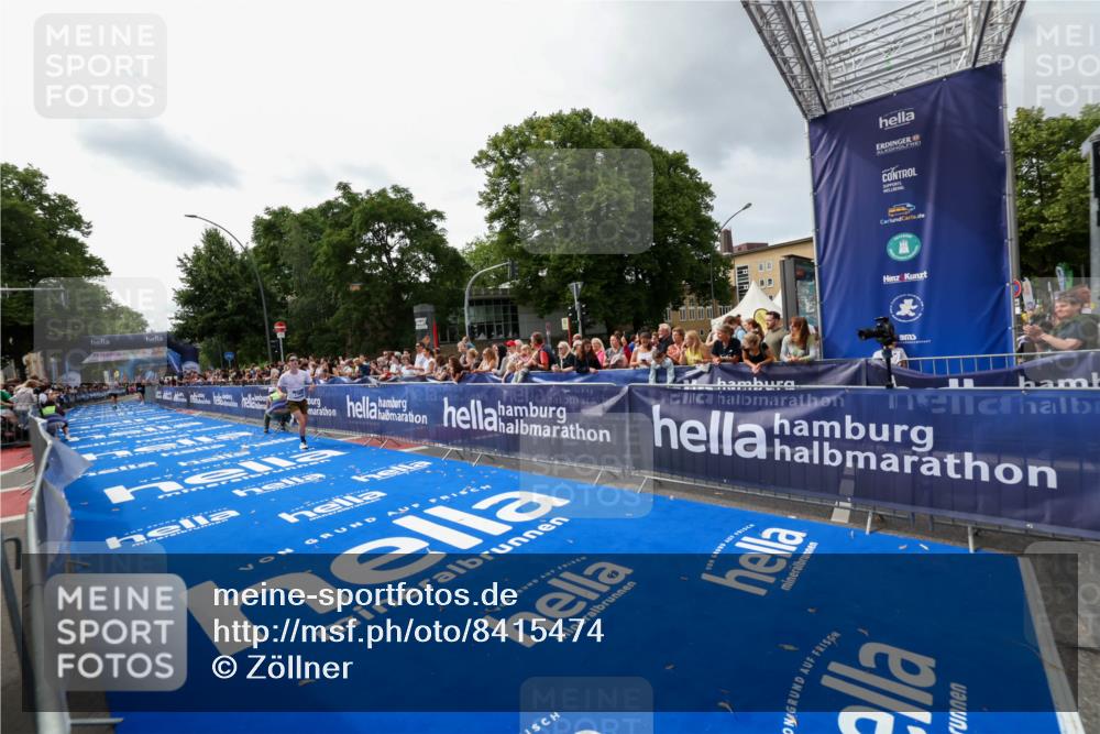 29.06.2025 - hella hamburg halbmarathon Zöllner http://msf.ph/oto/8415474 29.06.2025 10:26:28 Ziel 7380, 14728, 17040 meine-sportfotos.de