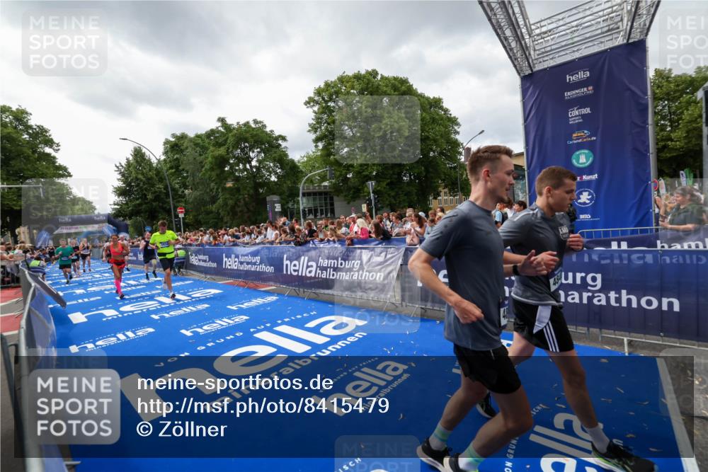 29.06.2025 - hella hamburg halbmarathon Zöllner http://msf.ph/oto/8415479 29.06.2025 10:49:13 Ziel 2013, 4832, 4847, 4890, 6389, 10184, 15523, 16414, 16731, 17173, 18598, 18842 meine-sportfotos.de