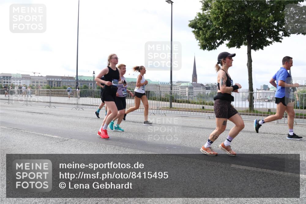 29.06.2025 - hella hamburg halbmarathon Lena Gebhardt http://msf.ph/oto/8415495 29.06.2025 10:17:34 Lombardsbrücke 4852, 154, 1015, 1083, 1137, 1204, 1274, 1298, 1356, 1458, 1477, 1622, 1749, 1795, 2094, 2259, 2305, 2548, 2860, 2908, 3138, 3210, 3292, 3464, 3466, 3802, 3803, 4194, 4218, 4852, 5002, 5023, 5290, 5390, 5611, 5733, 5929, 5930, 5995, 6126, 6128, 6254, 6336, 6352, 6520, 6522, 6786, 7011, 7258, 7291, 7410, 7413, 7445, 7566, 7647, 7844, 7945, 8144, 8210, 8253, 8309, 8351, 8433, 8558, 8895, 8983, 9152, 9259, 9400, 9798, 9848, 10174 meine-sportfotos.de