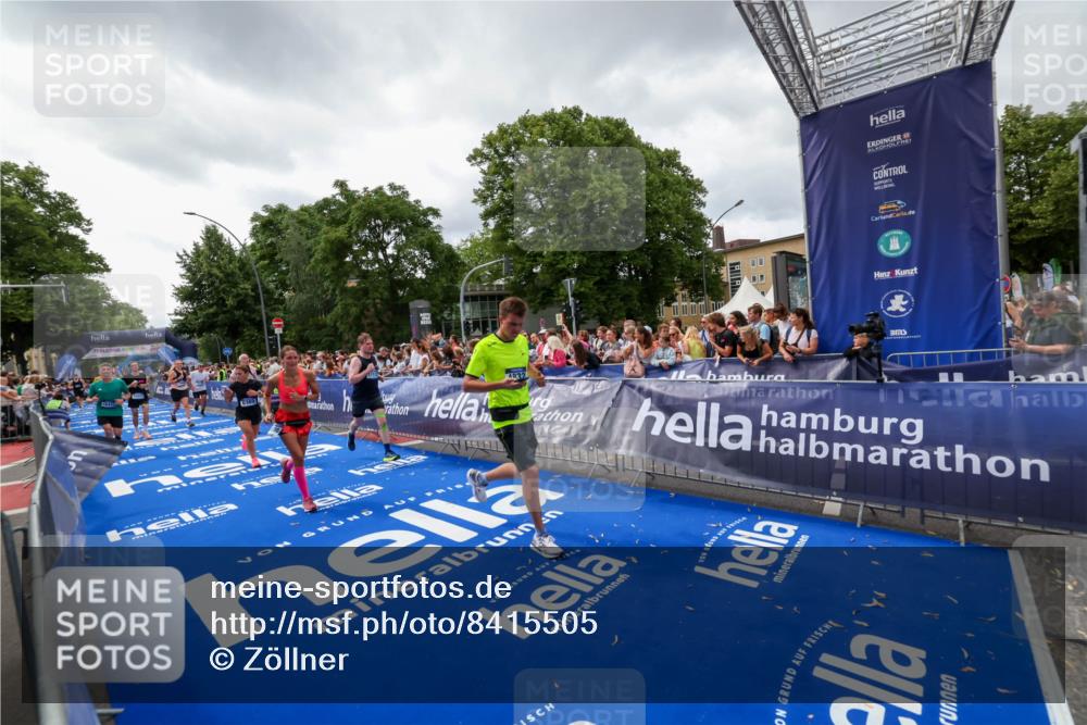 29.06.2025 - hella hamburg halbmarathon Zöllner http://msf.ph/oto/8415505 29.06.2025 10:49:14 Ziel 2013, 4832, 6389, 8112, 10184, 15523, 16369, 16414, 16731, 17173, 18598, 18842 meine-sportfotos.de