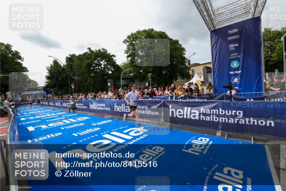 29.06.2025 - hella hamburg halbmarathon Zöllner http://msf.ph/oto/8415516 29.06.2025 10:26:30 Ziel 7380, 14728, 17040 meine-sportfotos.de