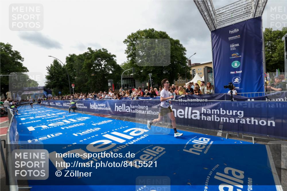 29.06.2025 - hella hamburg halbmarathon Zöllner http://msf.ph/oto/8415521 29.06.2025 10:26:30 Ziel 7380, 14728, 17040 meine-sportfotos.de