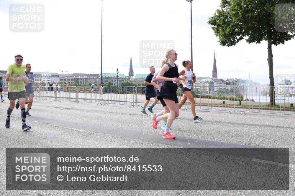 29.06.2025 - hella hamburg halbmarathon Lena Gebhardt http://msf.ph/oto/8415533 29.06.2025 10:17:34 Lombardsbrücke 786, 1015, 1083, 1137, 1204, 1274, 1298, 1356, 1458, 1477, 1622, 1749, 1795, 2094, 2259, 2305, 2548, 2860, 2908, 3138, 3210, 3292, 3464, 3466, 3802, 3803, 4194, 4218, 4852, 5002, 5023, 5290, 5390, 5611, 5733, 5929, 5930, 5995, 6126, 6128, 6254, 6336, 6352, 6520, 6522, 6786, 7011, 7258, 7291, 7410, 7413, 7445, 7566, 7647, 7844, 7945, 8144, 8210, 8253, 8309, 8351, 8433, 8558, 8895, 8983, 9152, 9259, 9400, 9798, 9848, 10174 meine-sportfotos.de