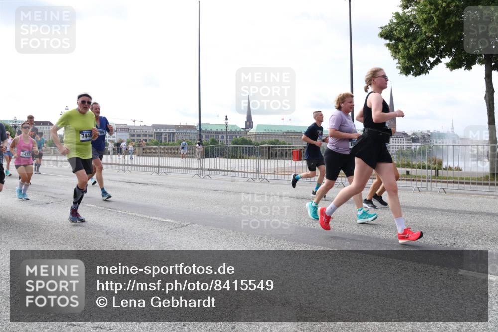29.06.2025 - hella hamburg halbmarathon Lena Gebhardt http://msf.ph/oto/8415549 29.06.2025 10:17:34 Lombardsbrücke 1477, 7445, 786, 1015, 1083, 1137, 1204, 1274, 1298, 1356, 1458, 1477, 1622, 1749, 1795, 2094, 2259, 2305, 2548, 2860, 2908, 3138, 3210, 3292, 3464, 3466, 3802, 3803, 4194, 4218, 4852, 5002, 5023, 5290, 5390, 5611, 5733, 5929, 5930, 5995, 6126, 6128, 6254, 6336, 6352, 6520, 6522, 6786, 7011, 7258, 7291, 7410, 7413, 7445, 7566, 7647, 7844, 7945, 8144, 8210, 8253, 8309, 8351, 8433, 8558, 8895, 8983, 9152, 9259, 9400, 9798, 9848, 10174 meine-sportfotos.de